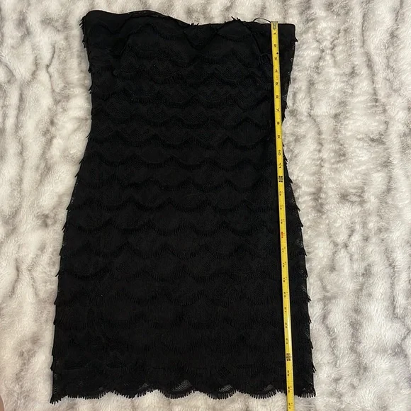 Elegant Guess Strapless Scalloped Lace Mini Dress - BUNDLE ONLY - Picture 7 of 8